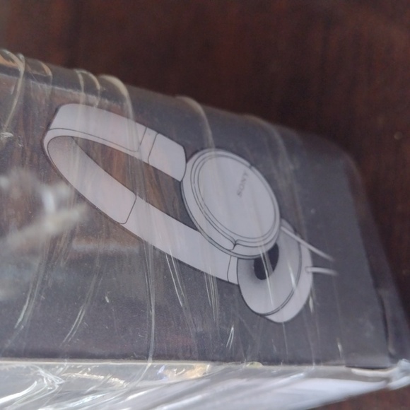 Sony MDR White Over-Ear Headphones NWT - Picture 2 of 3